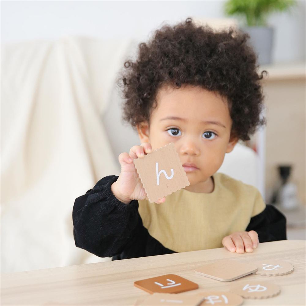 ひらがなbiscuit（木製ひらがなカード）- おしゃれな木のおもちゃ・知育玩具のdou?出産祝い・誕生日プレゼントにおすすめ！